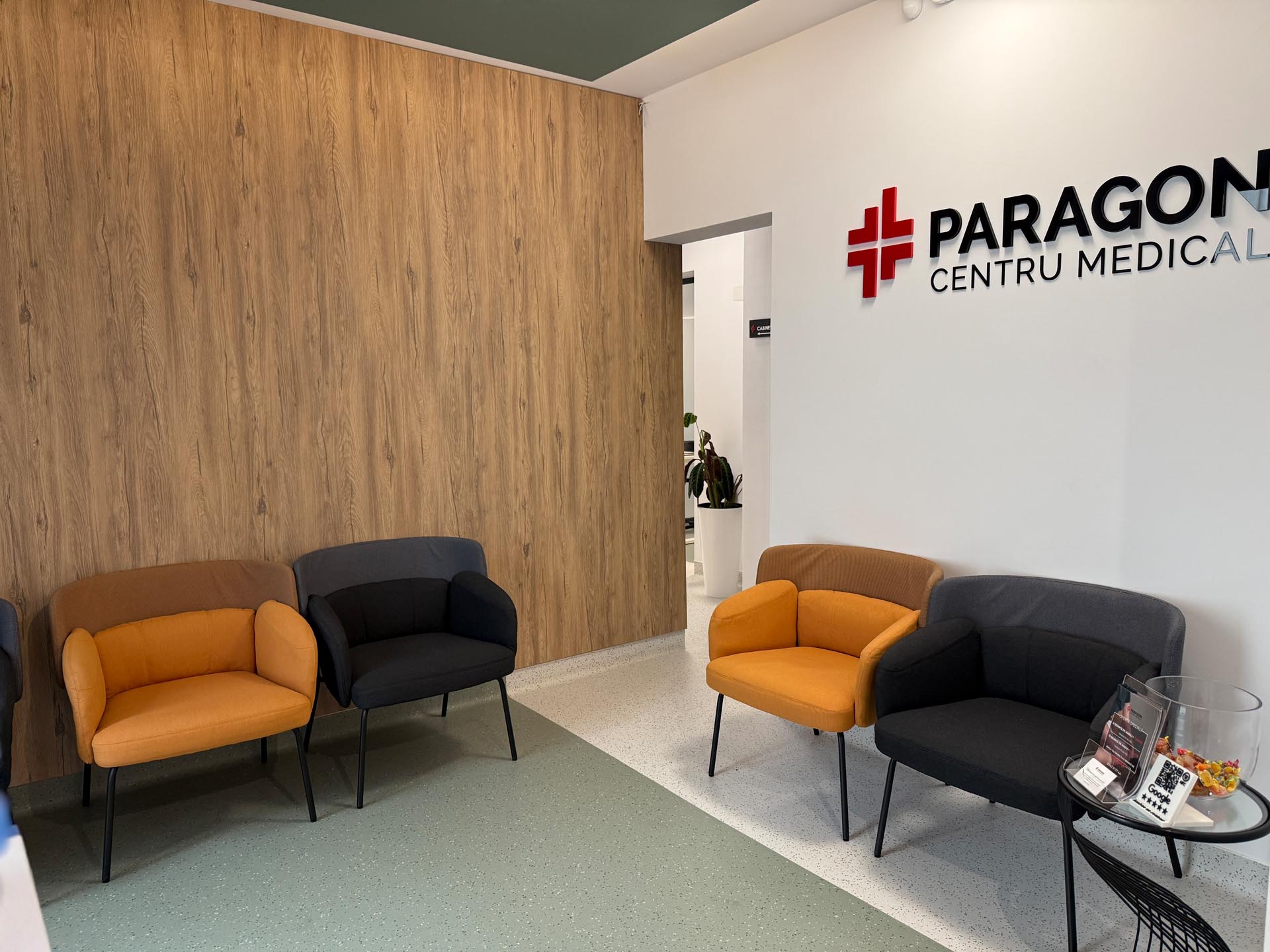 Sala asteptare- Paragon Medical Iasi Sala asteptare- Paragon Medical Iasi